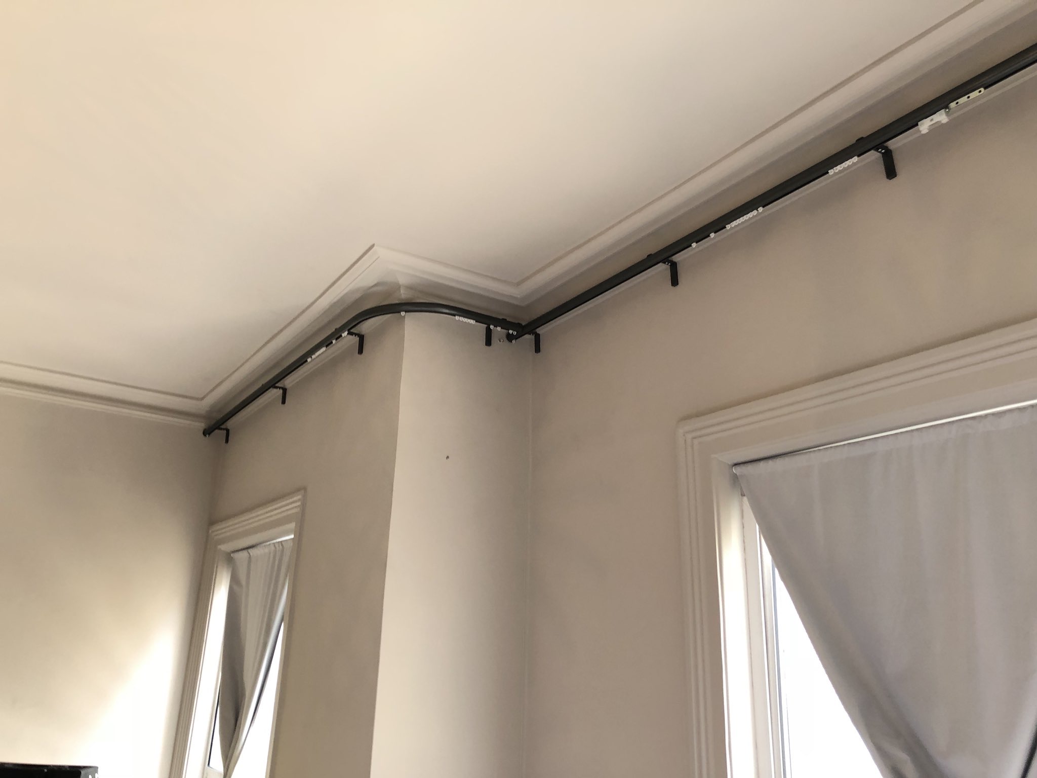Maintenance of curtain poles